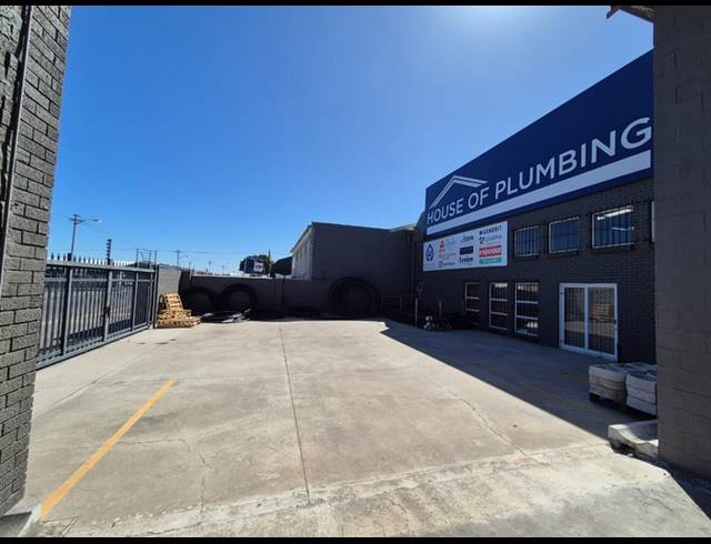 2,200M² WAREHOUSE FOR SALE IN BEACONVALE